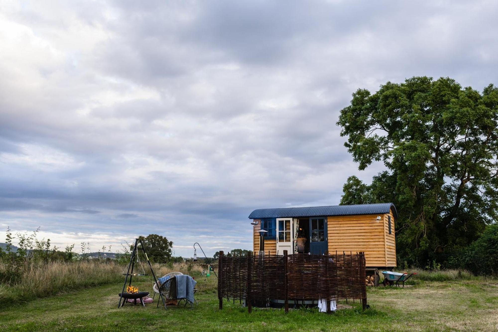 Toadland Shepherd Huts Дърам Екстериор снимка