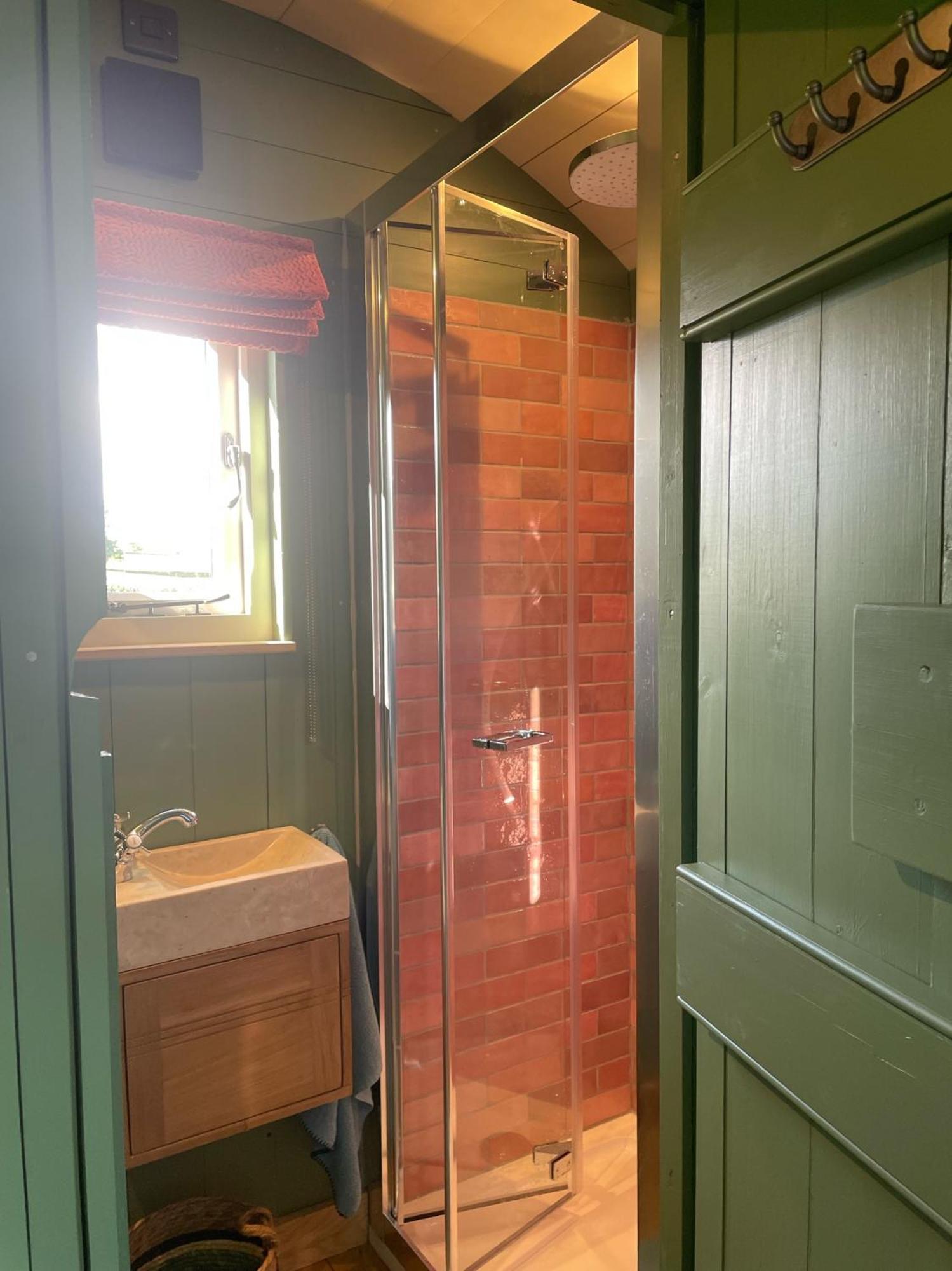 Toadland Shepherd Huts Дърам Екстериор снимка