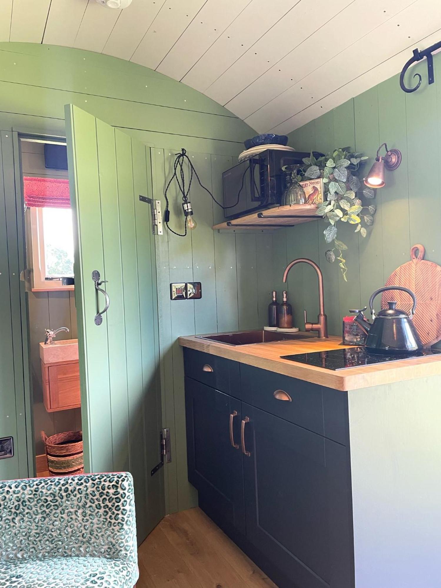Toadland Shepherd Huts Дърам Екстериор снимка