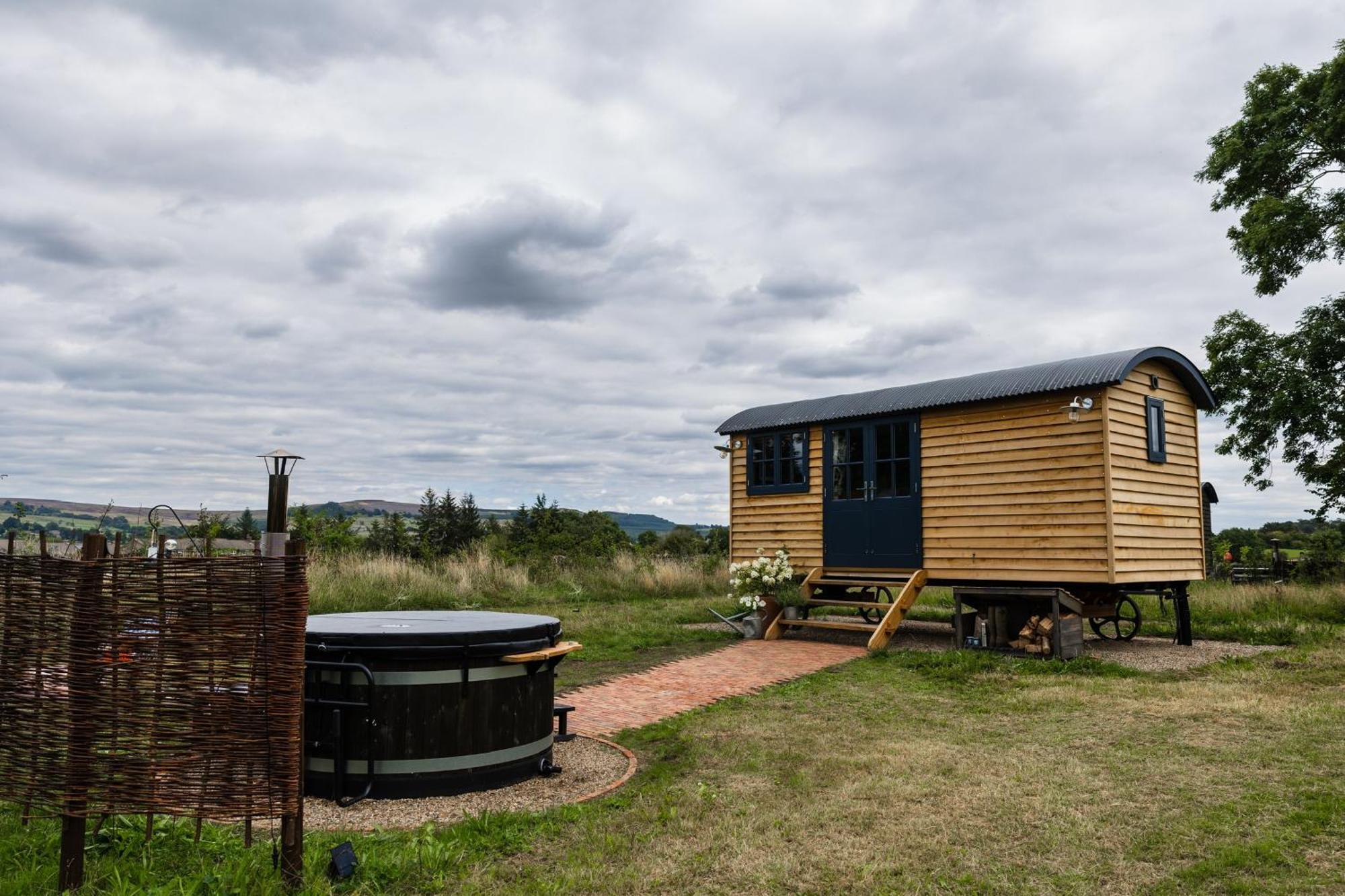 Toadland Shepherd Huts Дърам Екстериор снимка