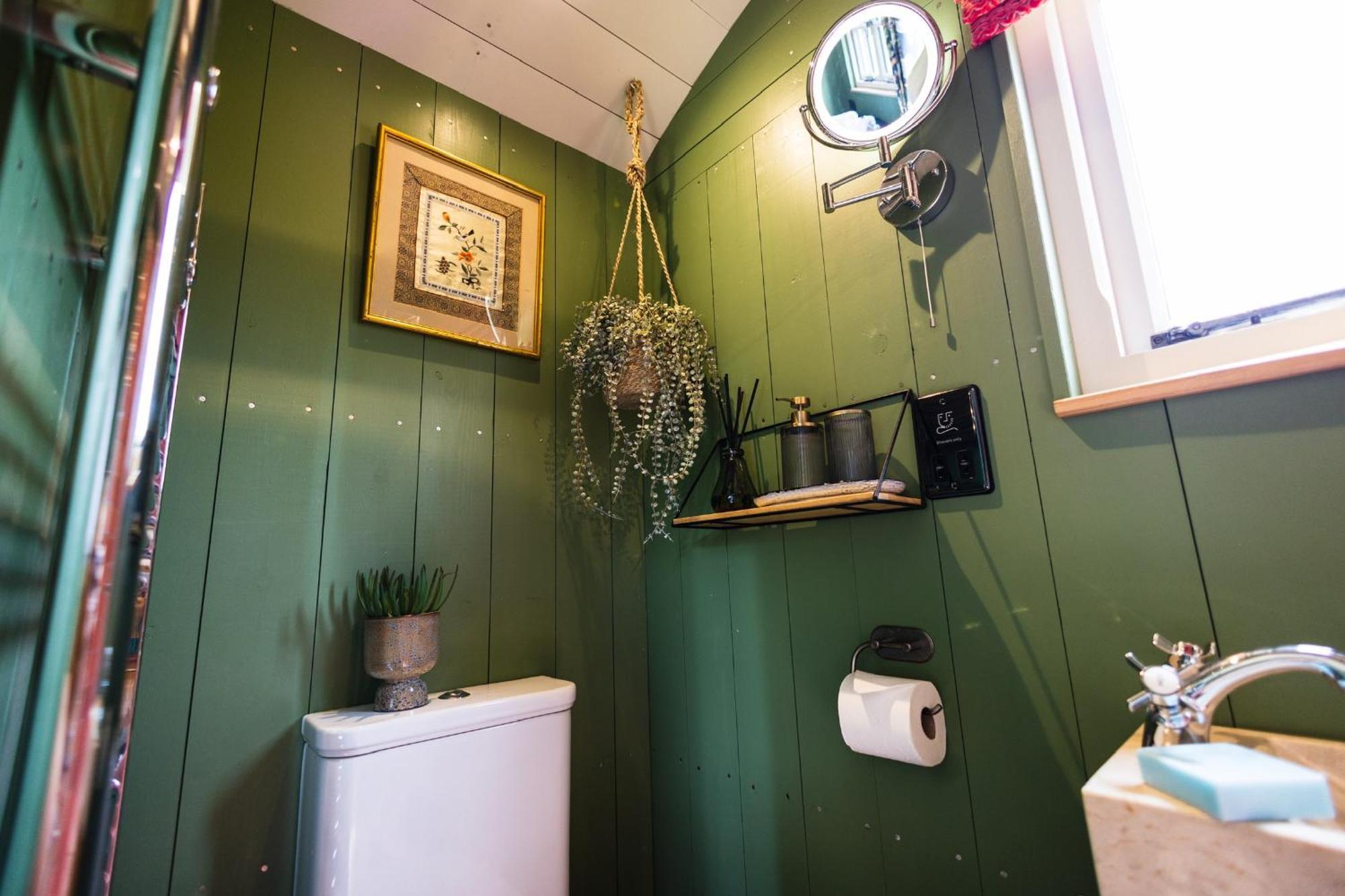 Toadland Shepherd Huts Дърам Екстериор снимка