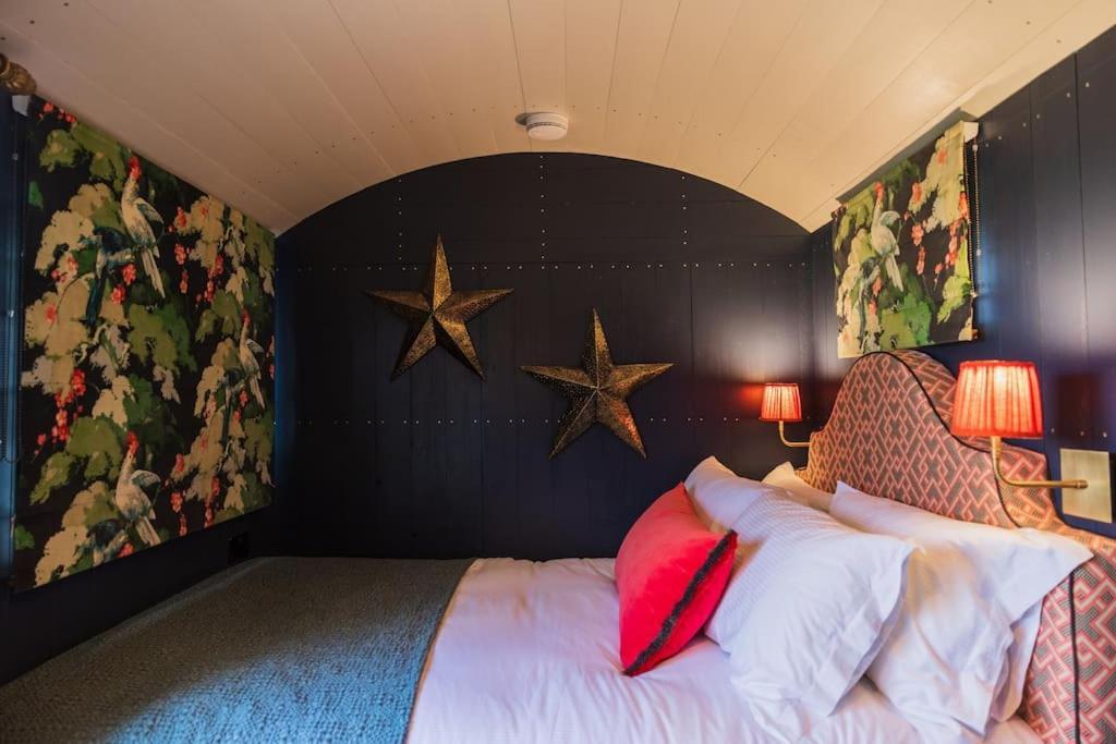 Toadland Shepherd Huts Дърам Екстериор снимка