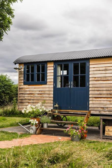 Toadland Shepherd Huts Дърам Екстериор снимка